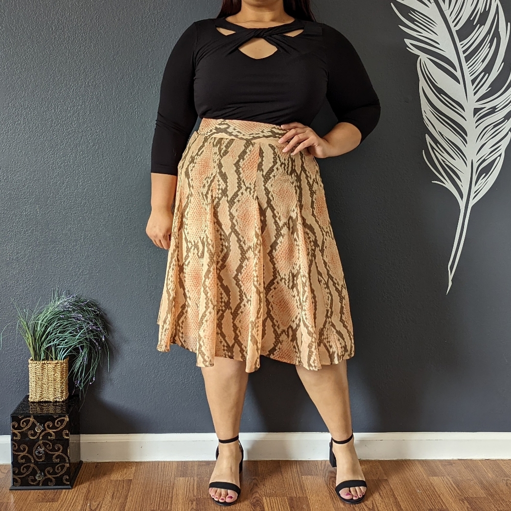 Attention Snake Skirt - Picture 7 of 7